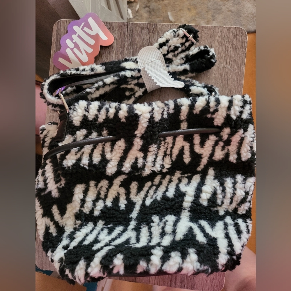 Yitty Icon Sherpa Logo Bag